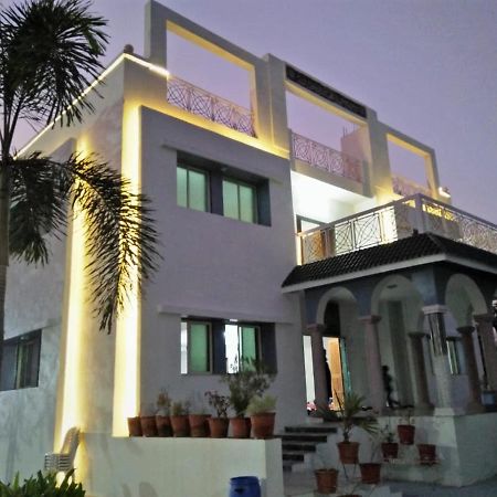 Royal Club & Resort 아흐메다바드 외부 사진