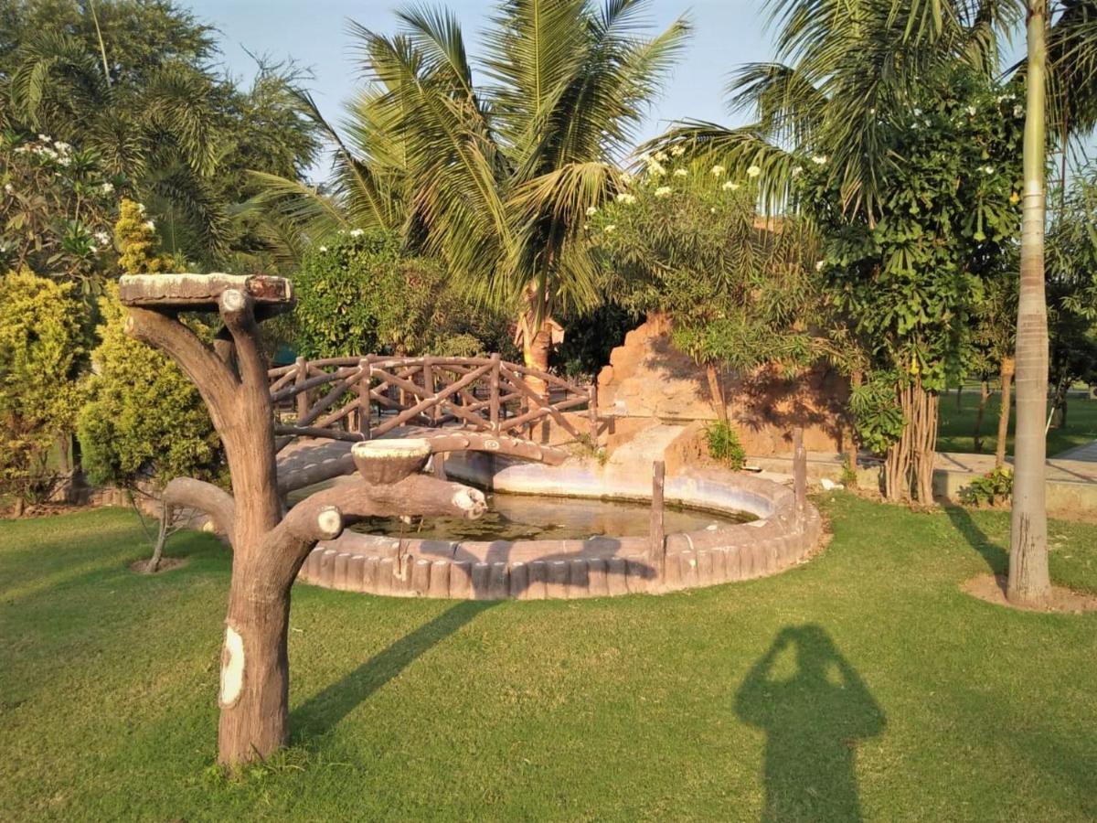 Royal Club & Resort 아흐메다바드 외부 사진